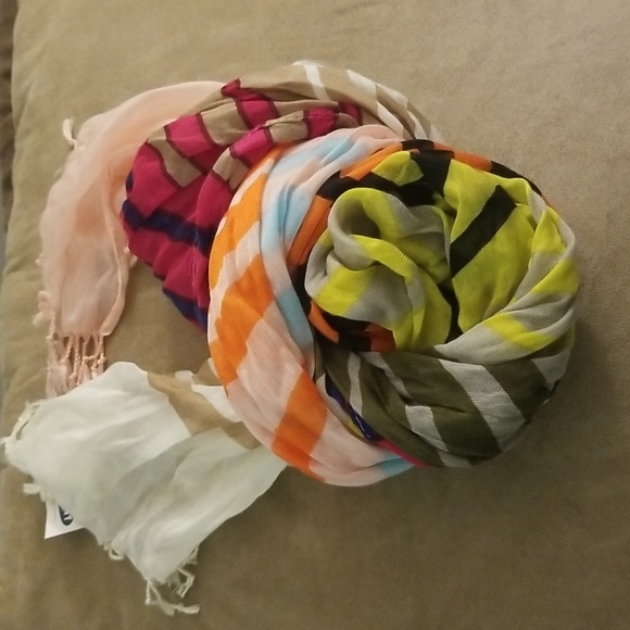 Old Navy Multicolor Large Scarf - Picture 6 of 7